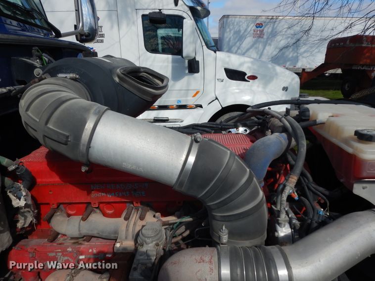 image for item DH2269 2010 Peterbilt 386 semi truck