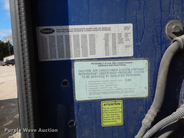 image for item DH2269 2010 Peterbilt 386 semi truck