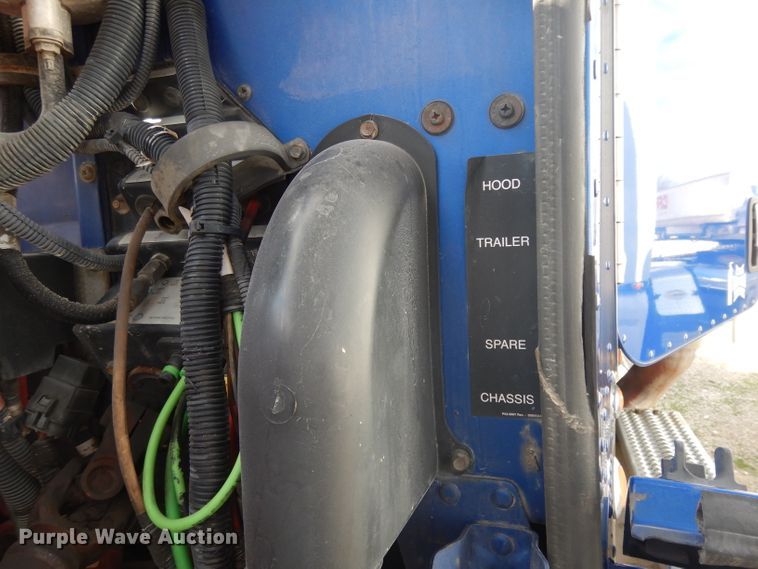 image for item DH2269 2010 Peterbilt 386 semi truck