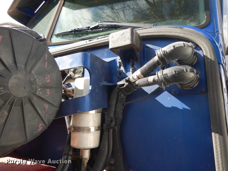 image for item DH2269 2010 Peterbilt 386 semi truck