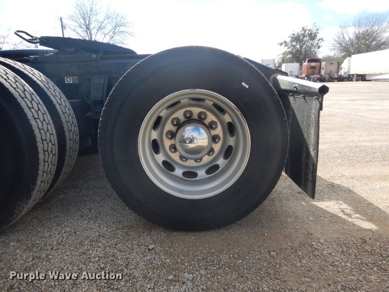 image for item DH2269 2010 Peterbilt 386 semi truck