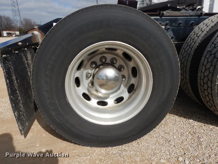 image for item DH2269 2010 Peterbilt 386 semi truck