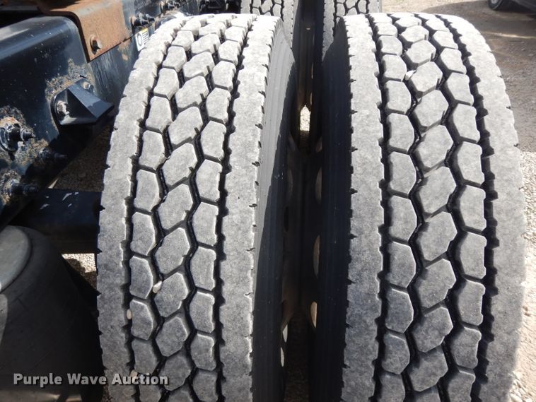 image for item DH2269 2010 Peterbilt 386 semi truck