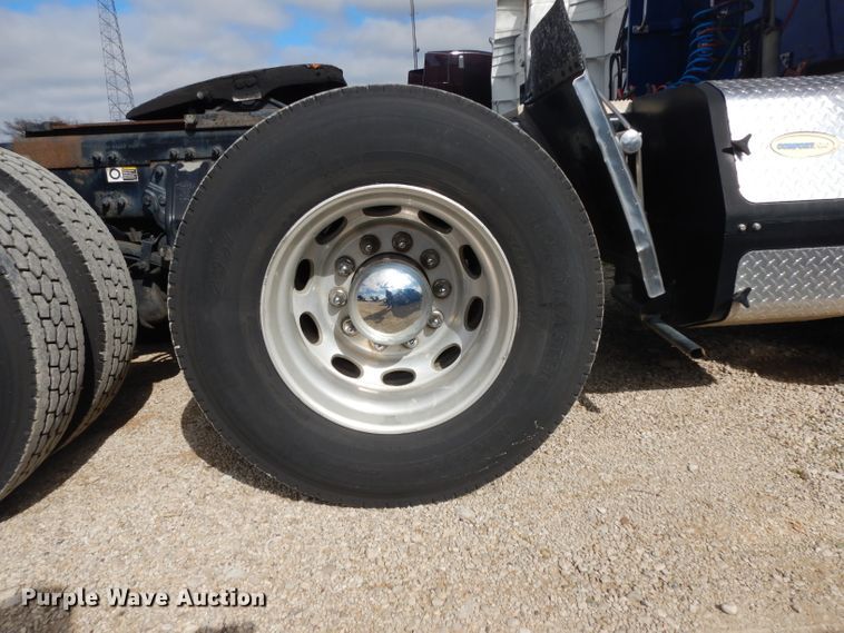 image for item DH2269 2010 Peterbilt 386 semi truck