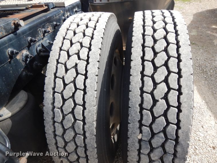 image for item DH2269 2010 Peterbilt 386 semi truck