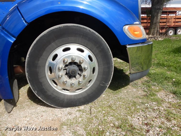 image for item DH2269 2010 Peterbilt 386 semi truck