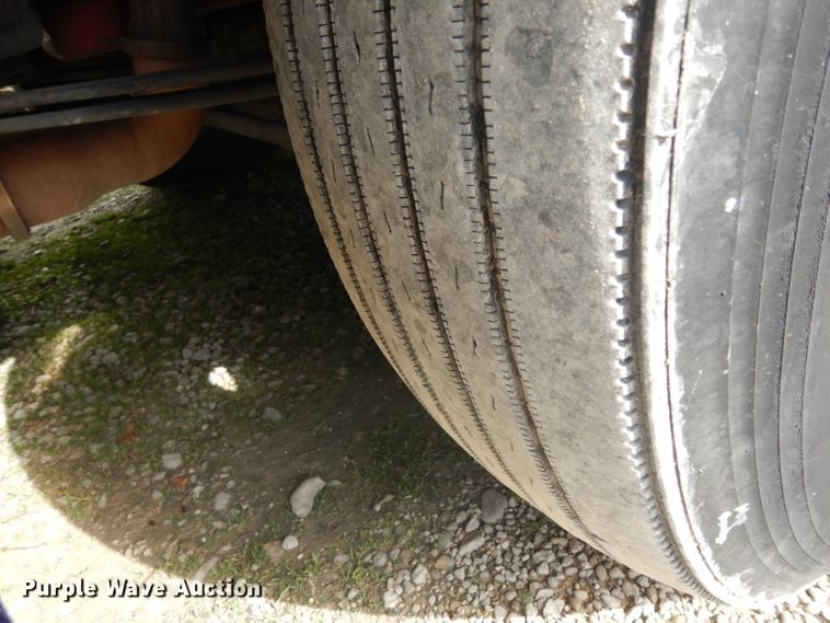 image for item DH2269 2010 Peterbilt 386 semi truck