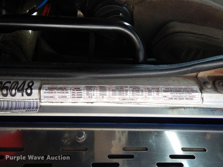 image for item DH2269 2010 Peterbilt 386 semi truck