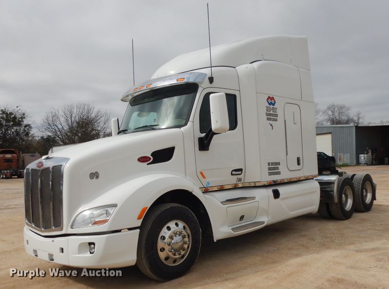 image for item DH2271 2013 Peterbilt 579 semi truck