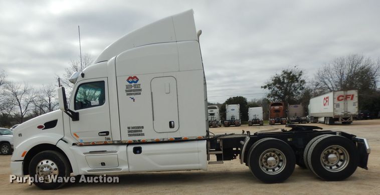 image for item DH2271 2013 Peterbilt 579 semi truck