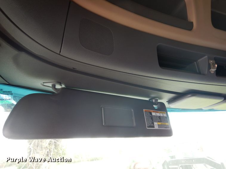 image for item DH2271 2013 Peterbilt 579 semi truck