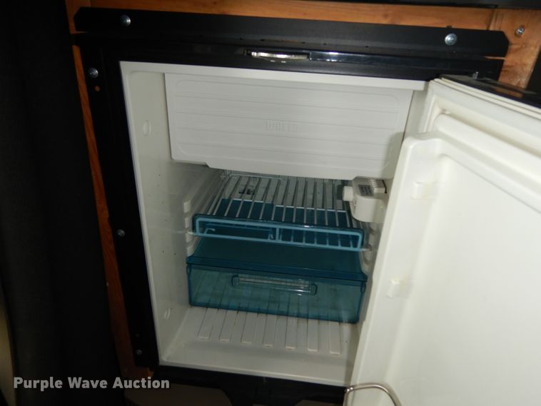 image for item DH2271 2013 Peterbilt 579 semi truck