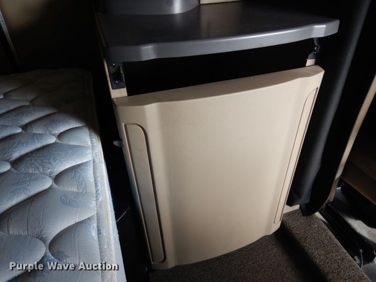 image for item DH2271 2013 Peterbilt 579 semi truck