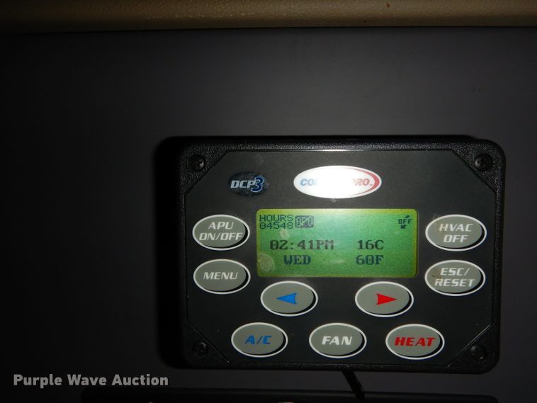 image for item DH2271 2013 Peterbilt 579 semi truck