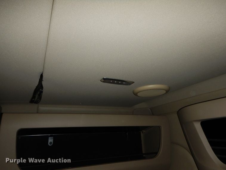 image for item DH2271 2013 Peterbilt 579 semi truck