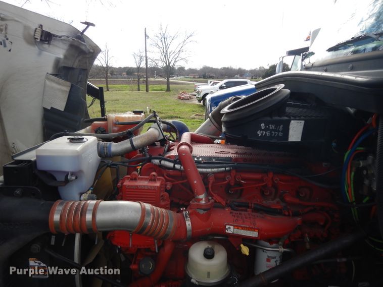 image for item DH2271 2013 Peterbilt 579 semi truck