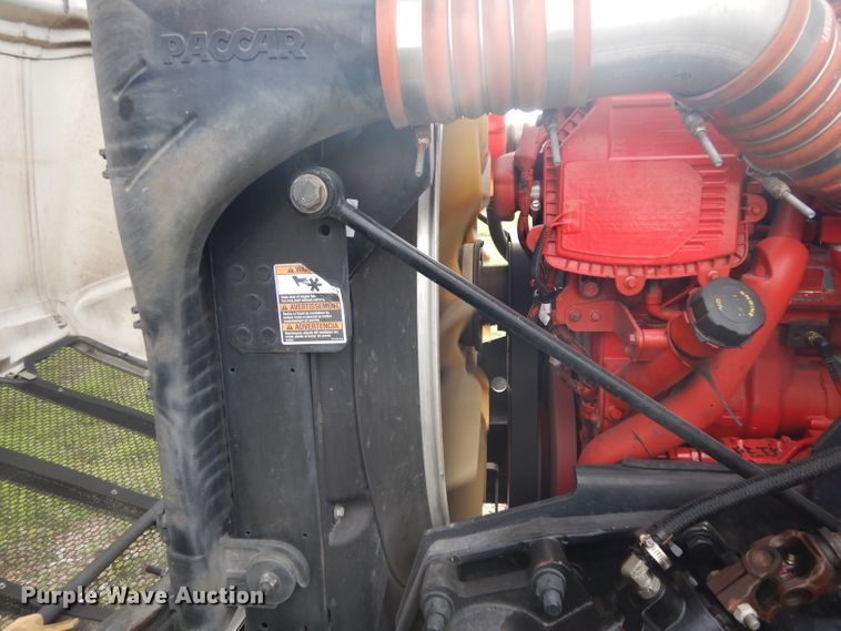 image for item DH2271 2013 Peterbilt 579 semi truck