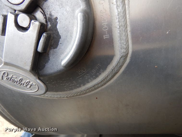 image for item DH2271 2013 Peterbilt 579 semi truck