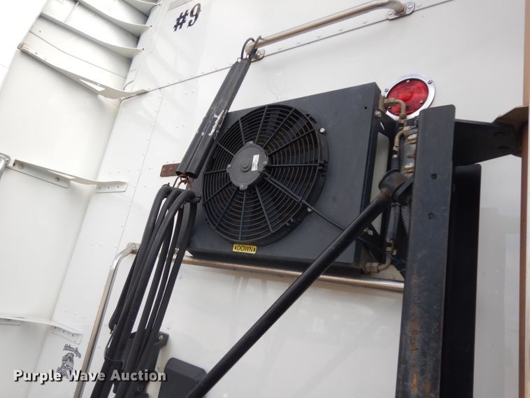 image for item DH2271 2013 Peterbilt 579 semi truck