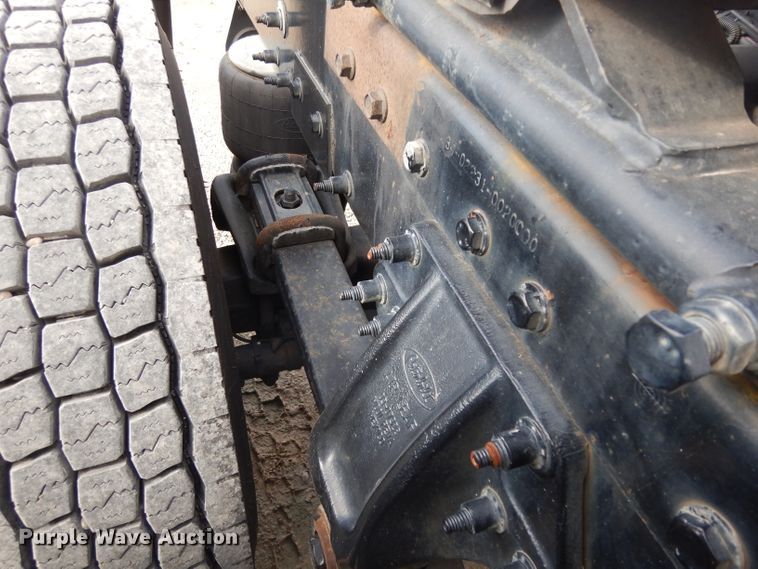 image for item DH2271 2013 Peterbilt 579 semi truck