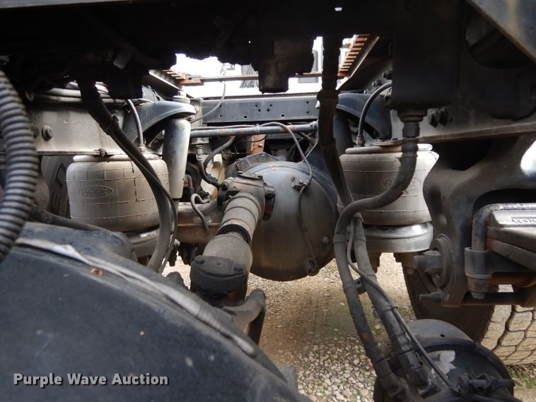 image for item DH2271 2013 Peterbilt 579 semi truck