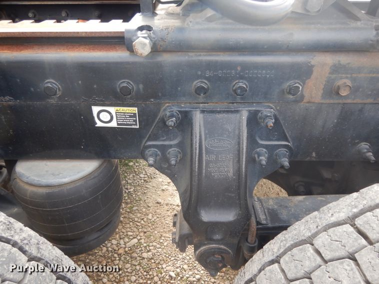 image for item DH2271 2013 Peterbilt 579 semi truck