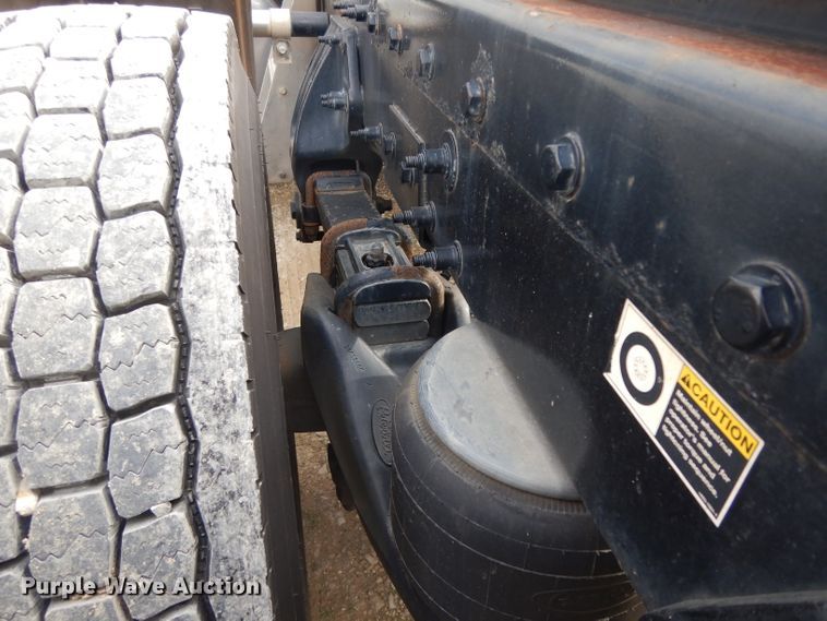 image for item DH2271 2013 Peterbilt 579 semi truck