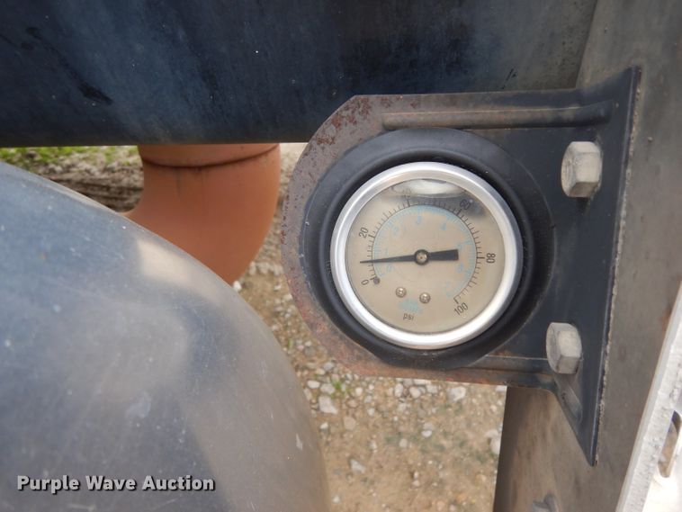 image for item DH2271 2013 Peterbilt 579 semi truck