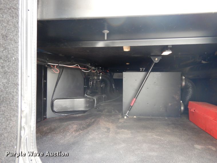 image for item DH2271 2013 Peterbilt 579 semi truck