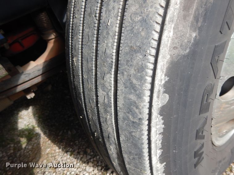 image for item DH2271 2013 Peterbilt 579 semi truck