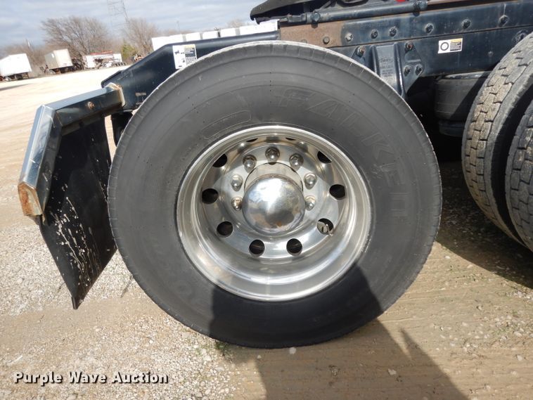 image for item DH2271 2013 Peterbilt 579 semi truck