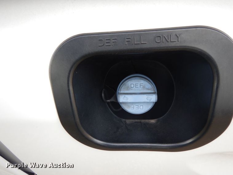 image for item DH2271 2013 Peterbilt 579 semi truck