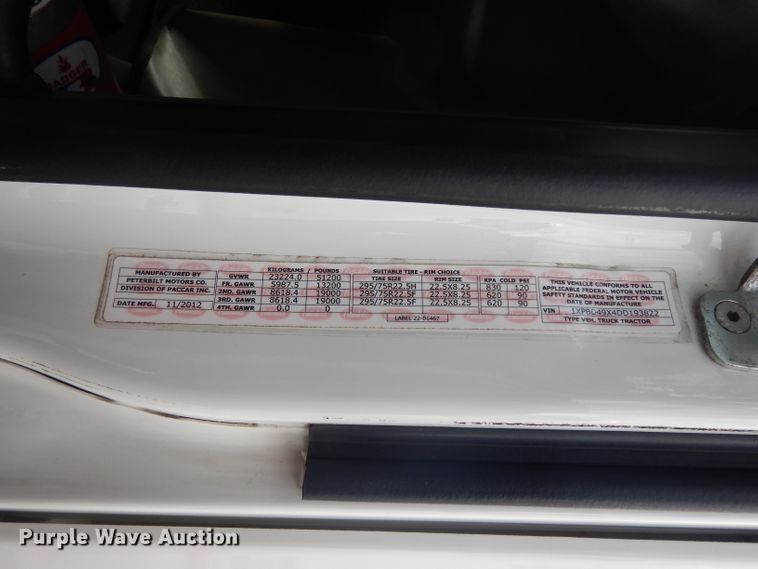 image for item DH2271 2013 Peterbilt 579 semi truck