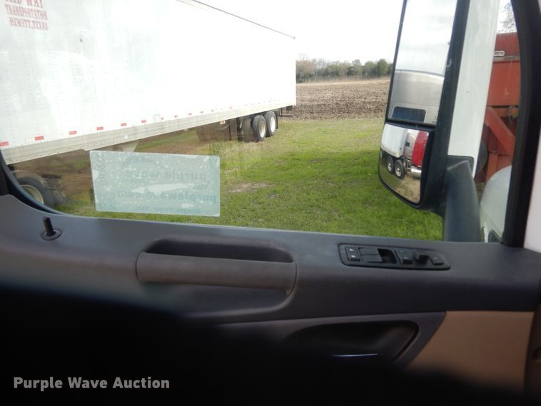 image for item DH2272 2015 Peterbilt 579 semi truck