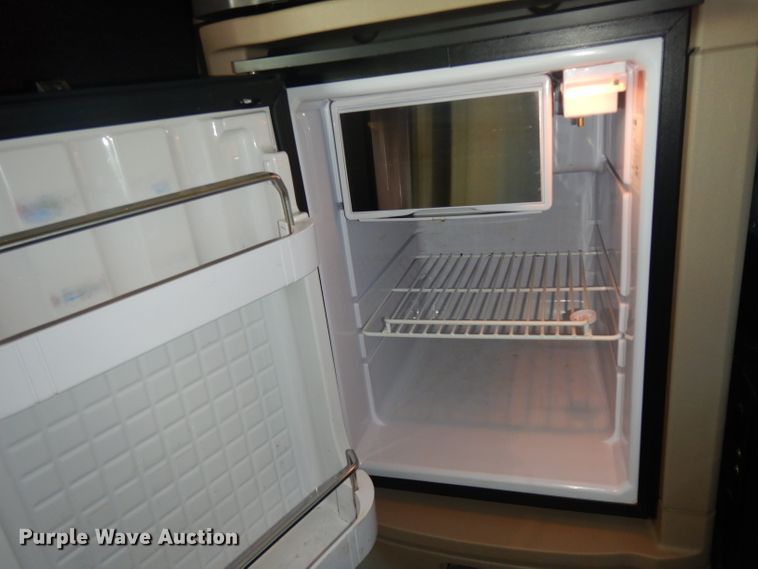 image for item DH2272 2015 Peterbilt 579 semi truck