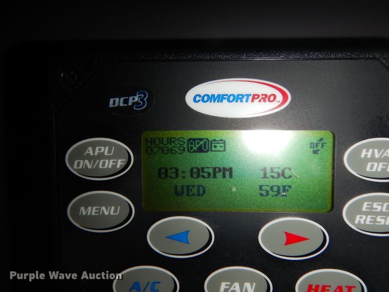 image for item DH2272 2015 Peterbilt 579 semi truck