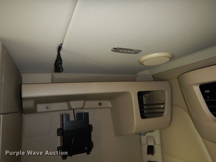 image for item DH2272 2015 Peterbilt 579 semi truck