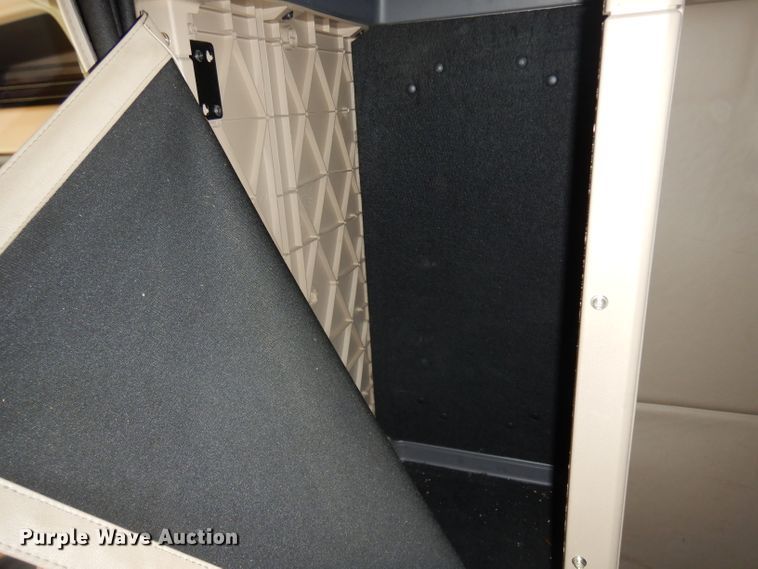 image for item DH2272 2015 Peterbilt 579 semi truck