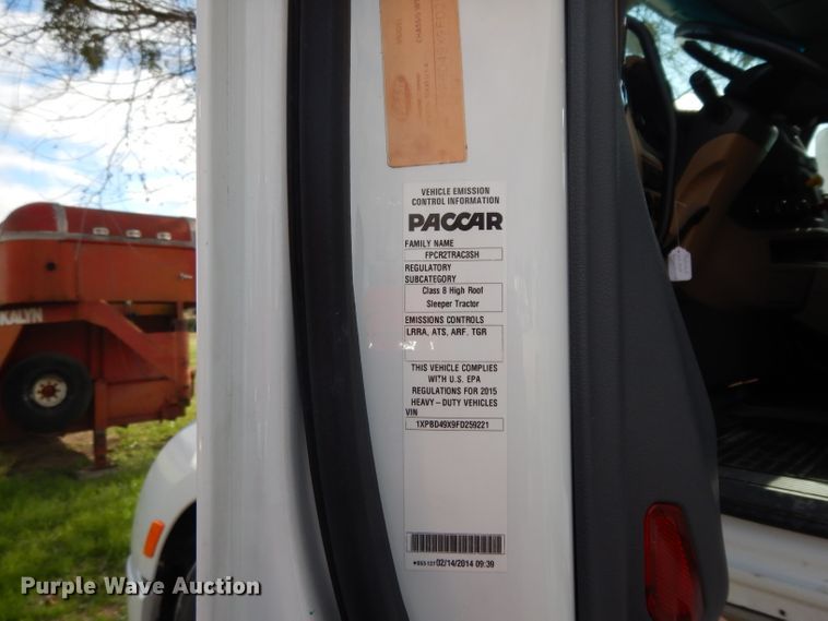 image for item DH2272 2015 Peterbilt 579 semi truck