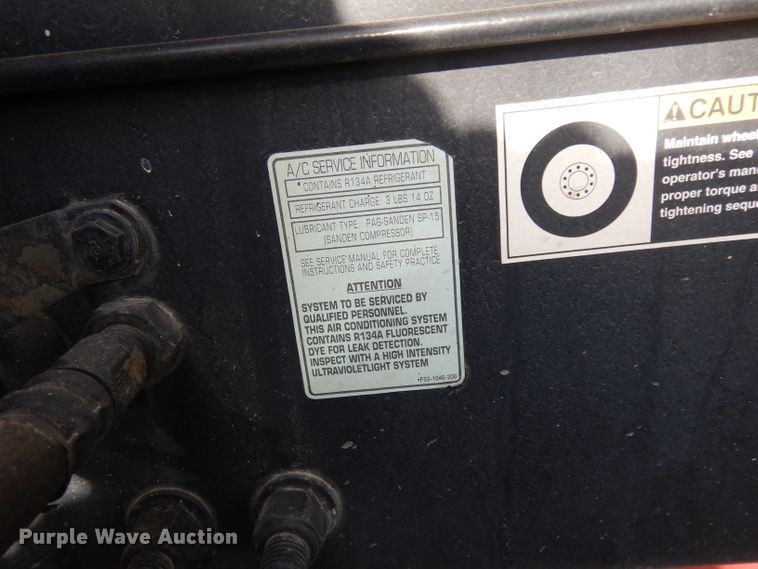 image for item DH2272 2015 Peterbilt 579 semi truck