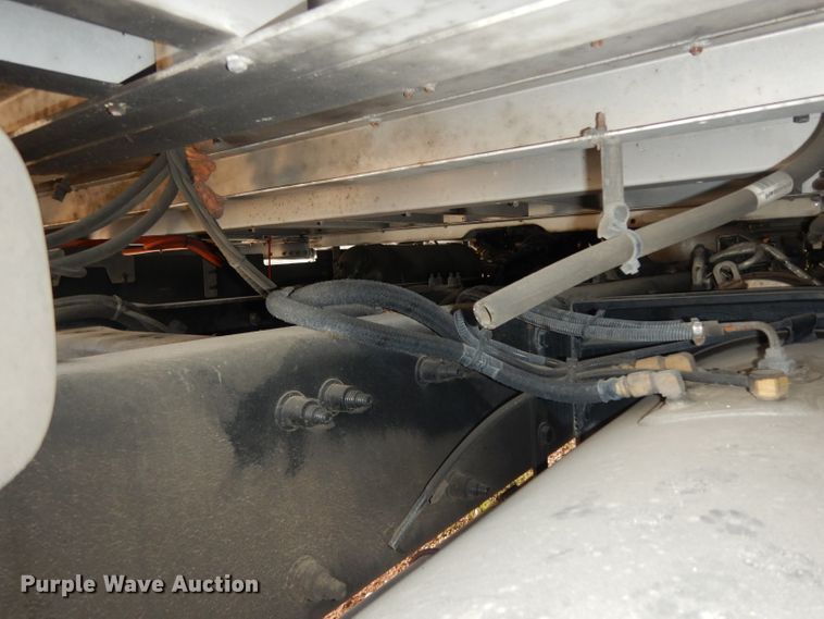 image for item DH2272 2015 Peterbilt 579 semi truck