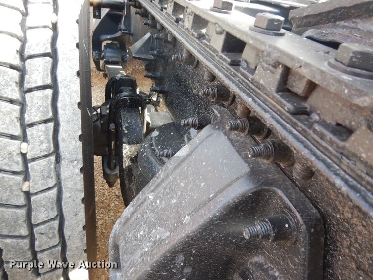 image for item DH2272 2015 Peterbilt 579 semi truck