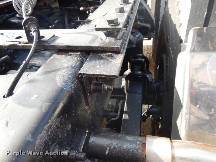 image for item DH2272 2015 Peterbilt 579 semi truck