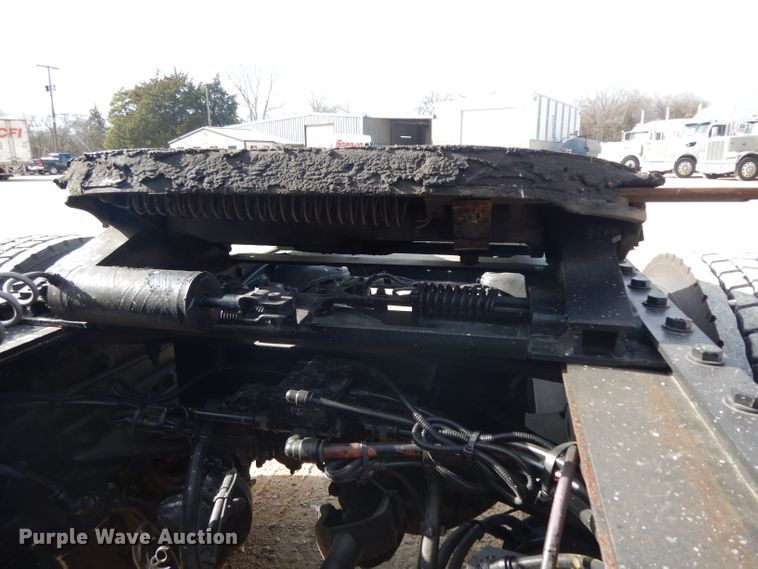 image for item DH2272 2015 Peterbilt 579 semi truck