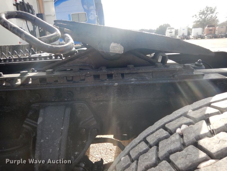 image for item DH2272 2015 Peterbilt 579 semi truck