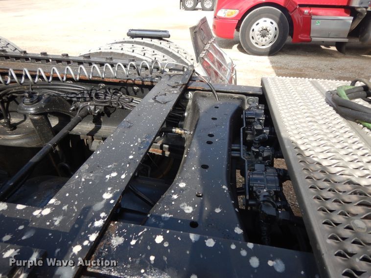 image for item DH2272 2015 Peterbilt 579 semi truck