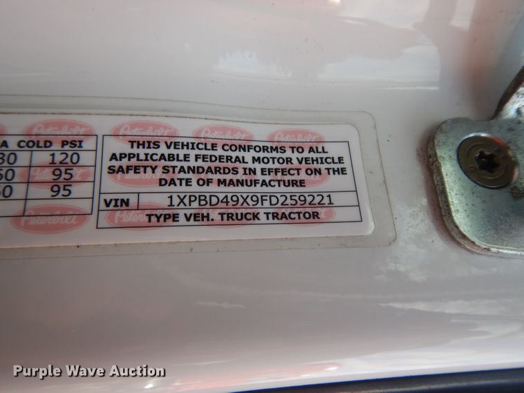 image for item DH2272 2015 Peterbilt 579 semi truck