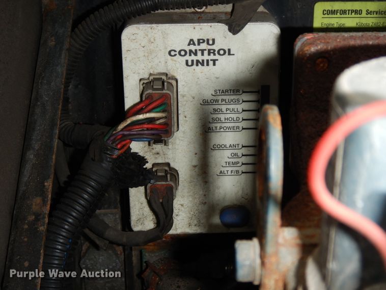 image for item DH2272 2015 Peterbilt 579 semi truck