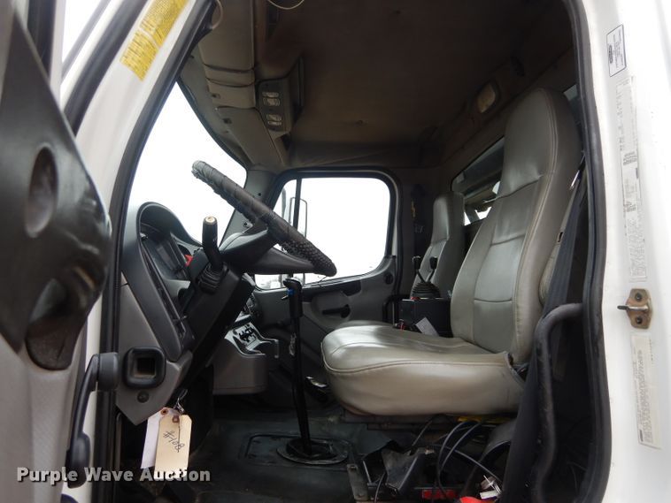 image for item DH3682 2006 Freightliner Business Class M2 roll off container truck