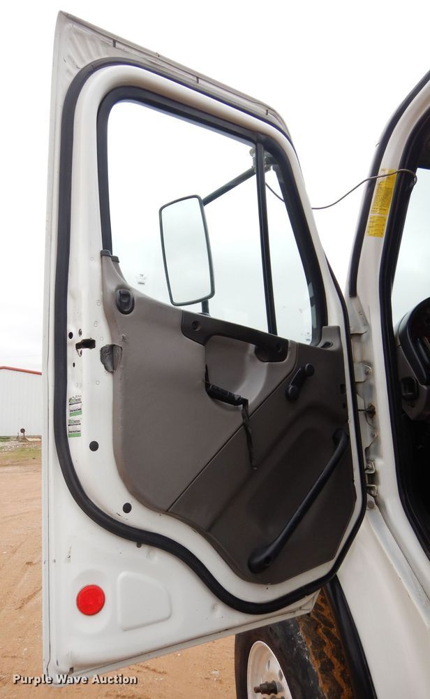 image for item DH3682 2006 Freightliner Business Class M2 roll off container truck